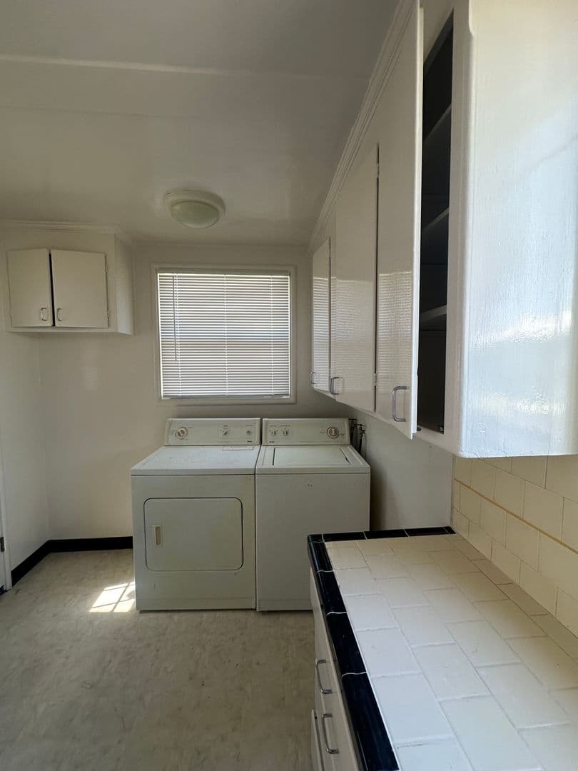 Oakland Apartment: 1939 East 29th Street