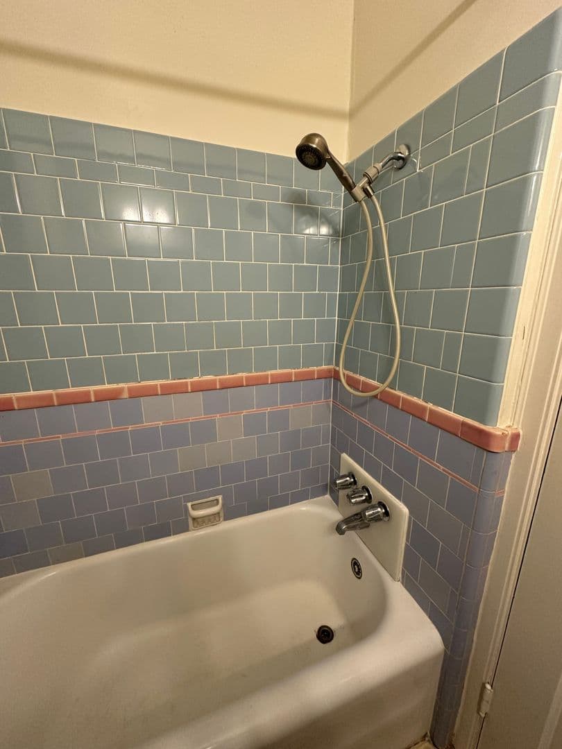 Oakland Apartment: 2501 Ivy Dr
