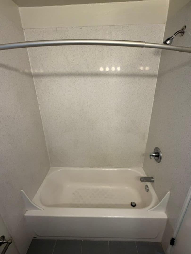 Oakland Apartment: 407 Fairmount Ave