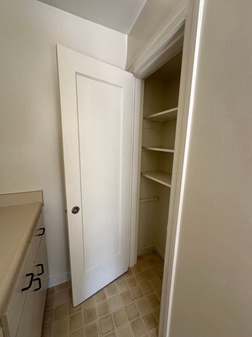 Oakland Apartment: 2501 Ivy Dr