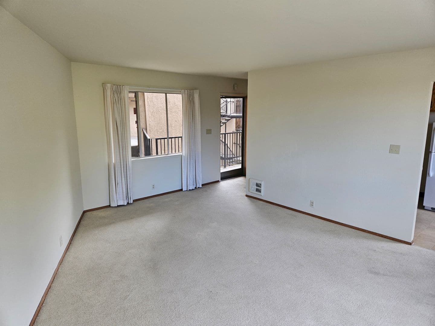 Oakland Apartment: 2500 Ivy Dr.