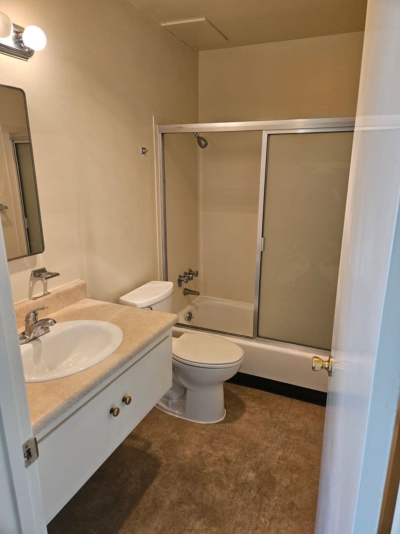 Oakland Apartment: 443 Lee St.