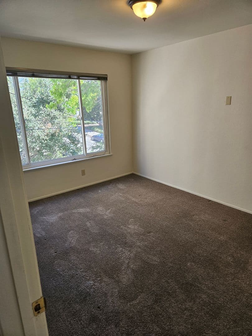 Oakland Apartment: 443 Lee St.