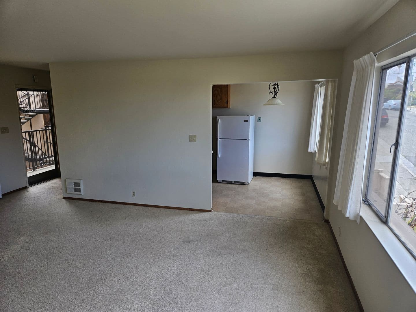 Oakland Apartment: 2500 Ivy Dr.