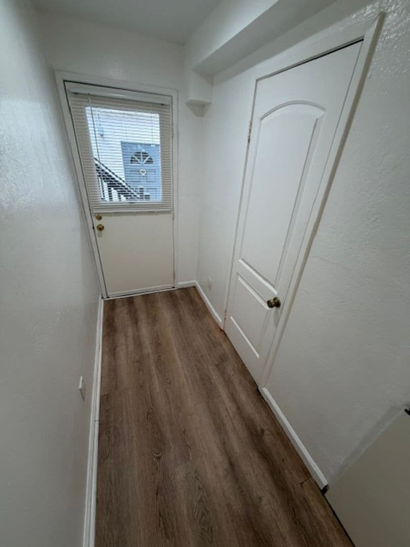 Emeryville Apartment: 4327 Essex Street