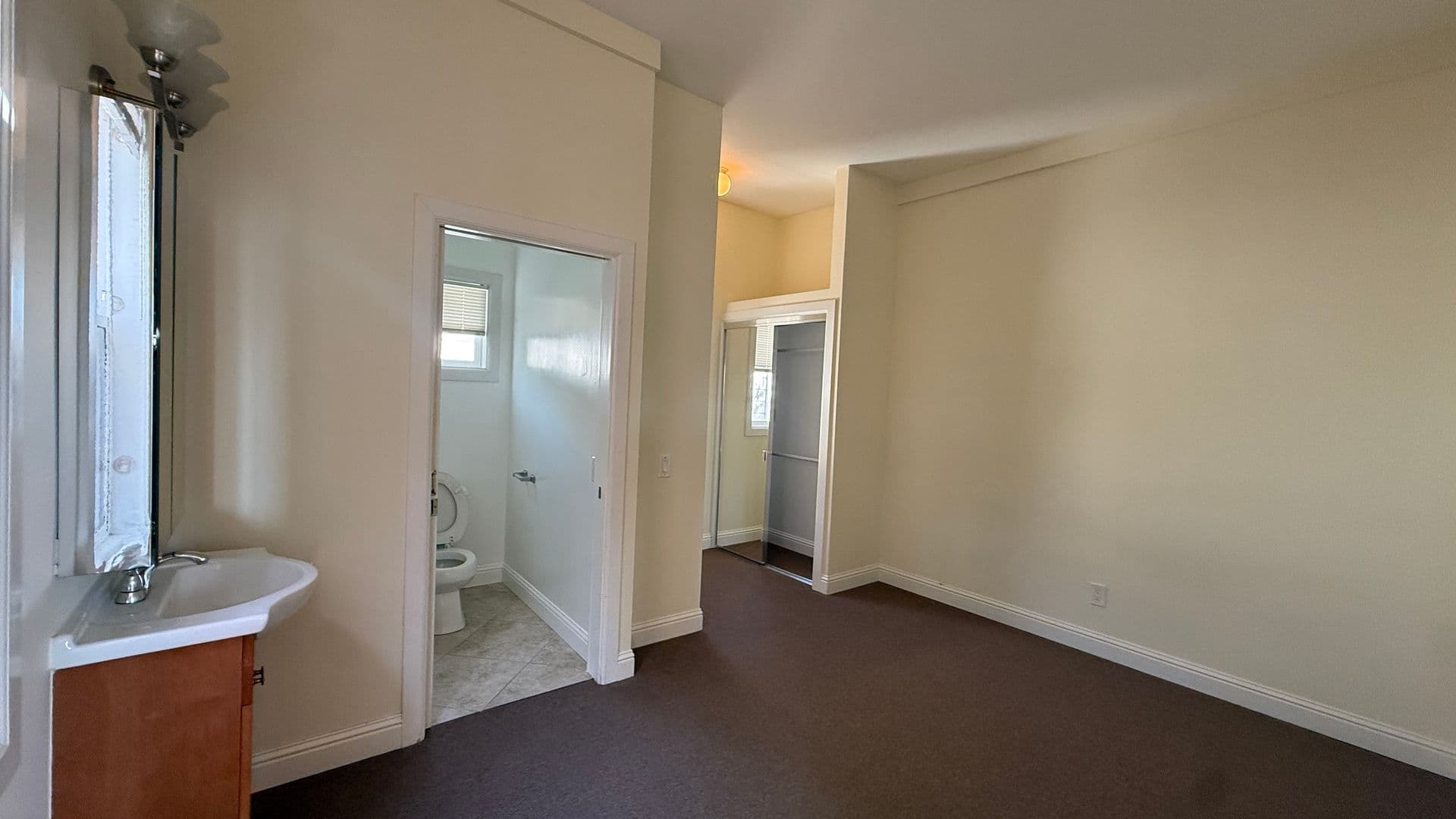 Oakland Apartment: 1531-1533 9th St