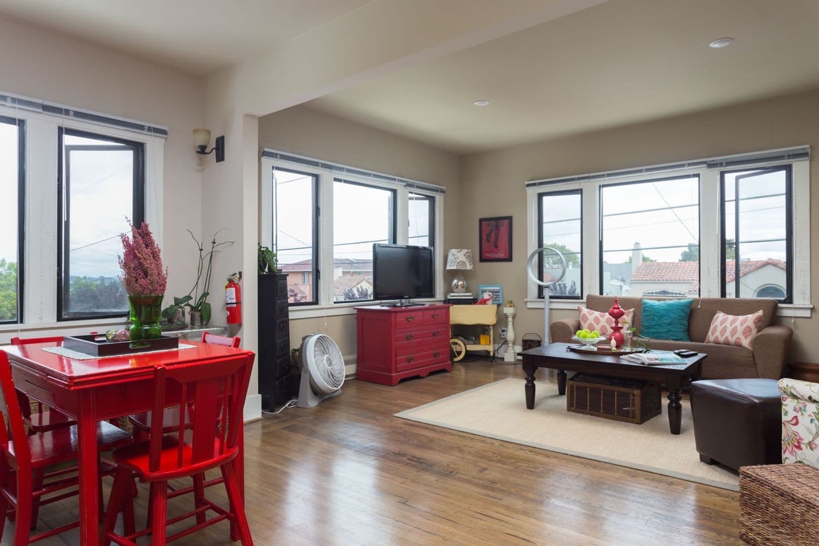 Oakland Apartment: 2800 Madera Ave
