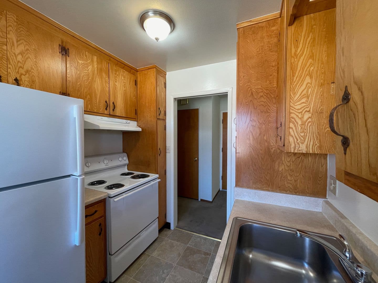 Oakland Apartment: 2500 Ivy Dr.