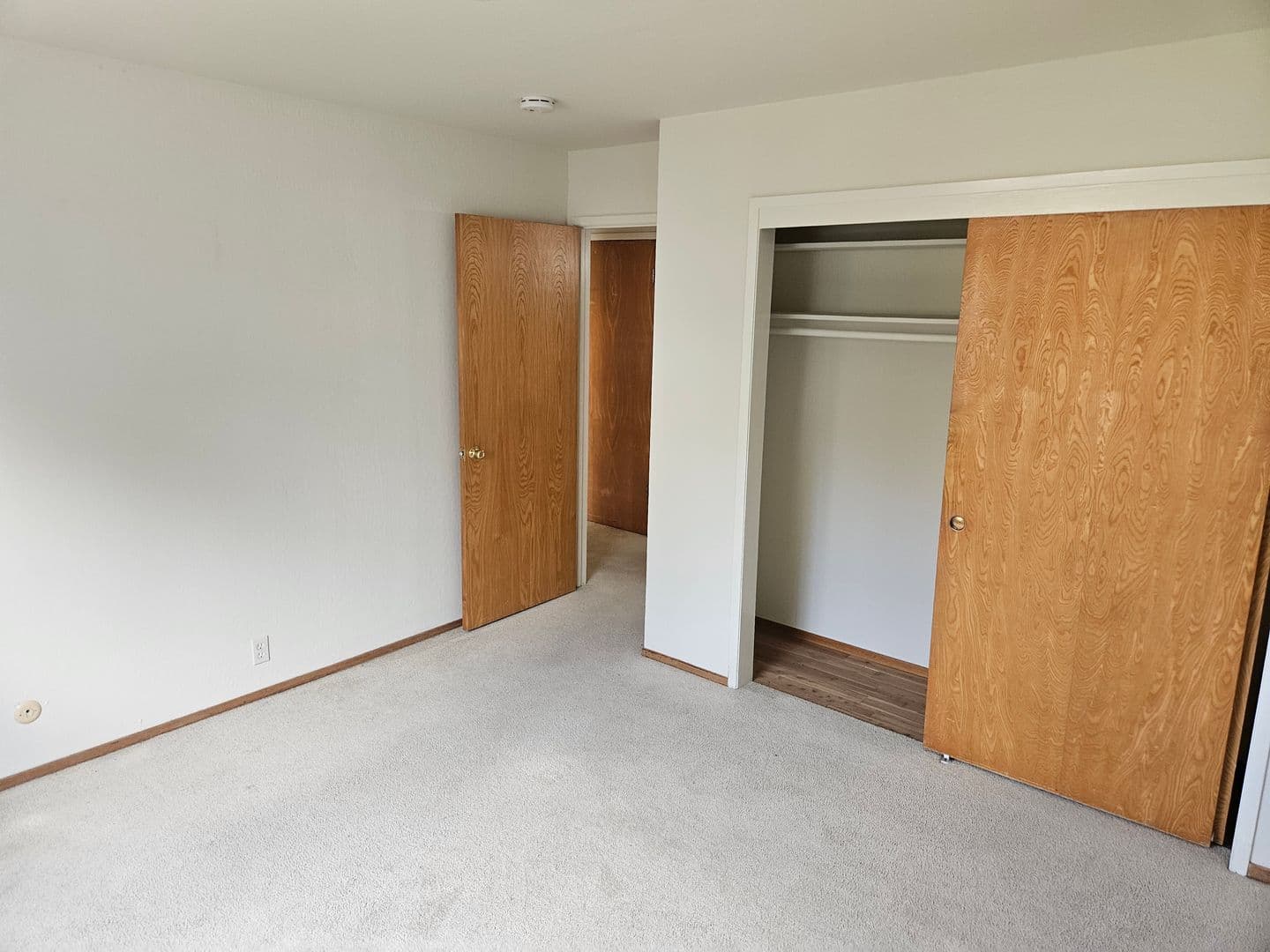 Oakland Apartment: 2500 Ivy Dr.