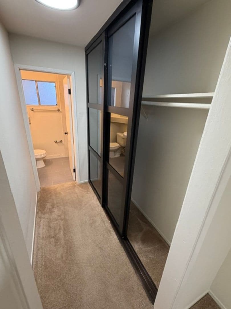 Oakland Apartment: 407 Fairmount Ave