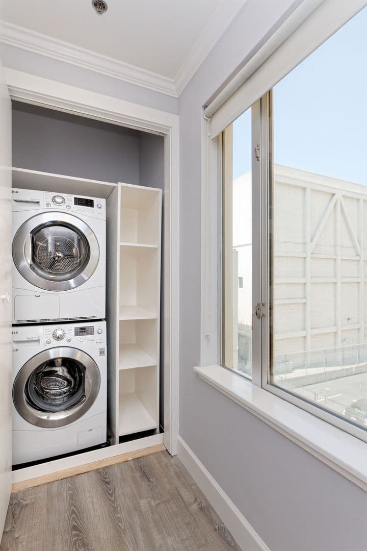 Oakland Apartment: 1401 Jackson Street