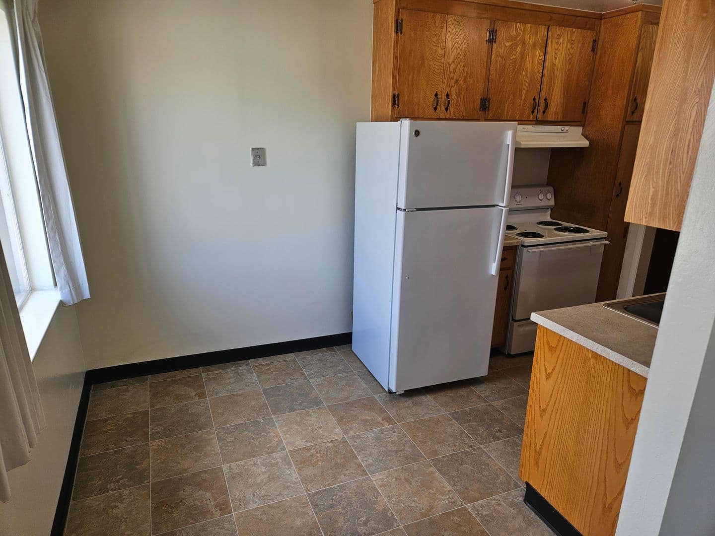 Oakland Apartment: 2500 Ivy Dr.