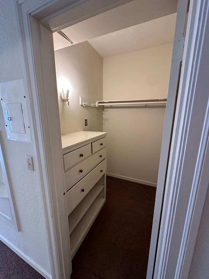 Oakland Apartment: 2501 Ivy Dr