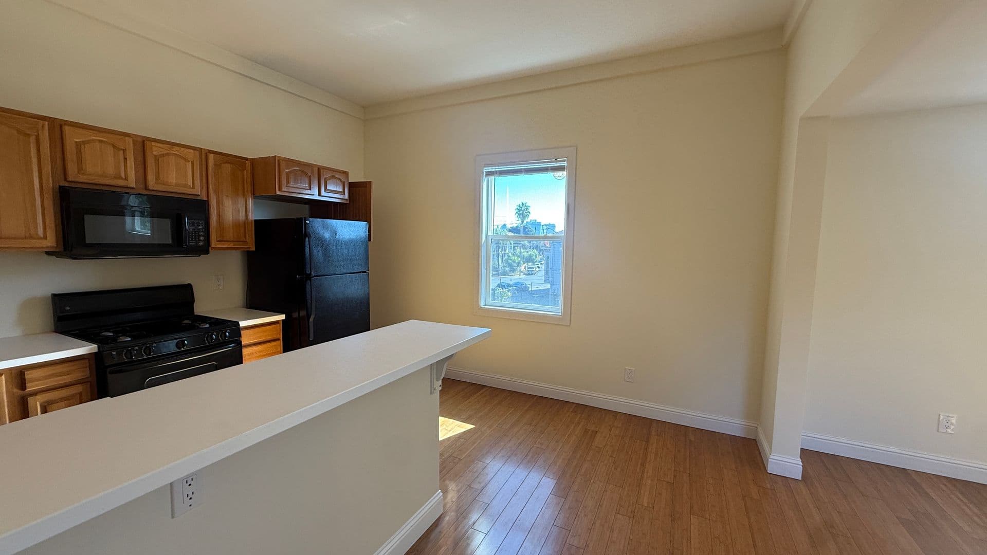 Oakland Apartment: 1531-1533 9th St