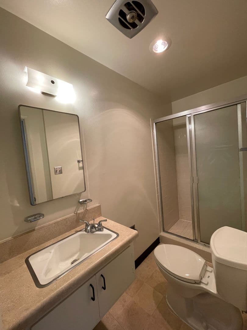 Oakland Apartment: 443 Lee St.