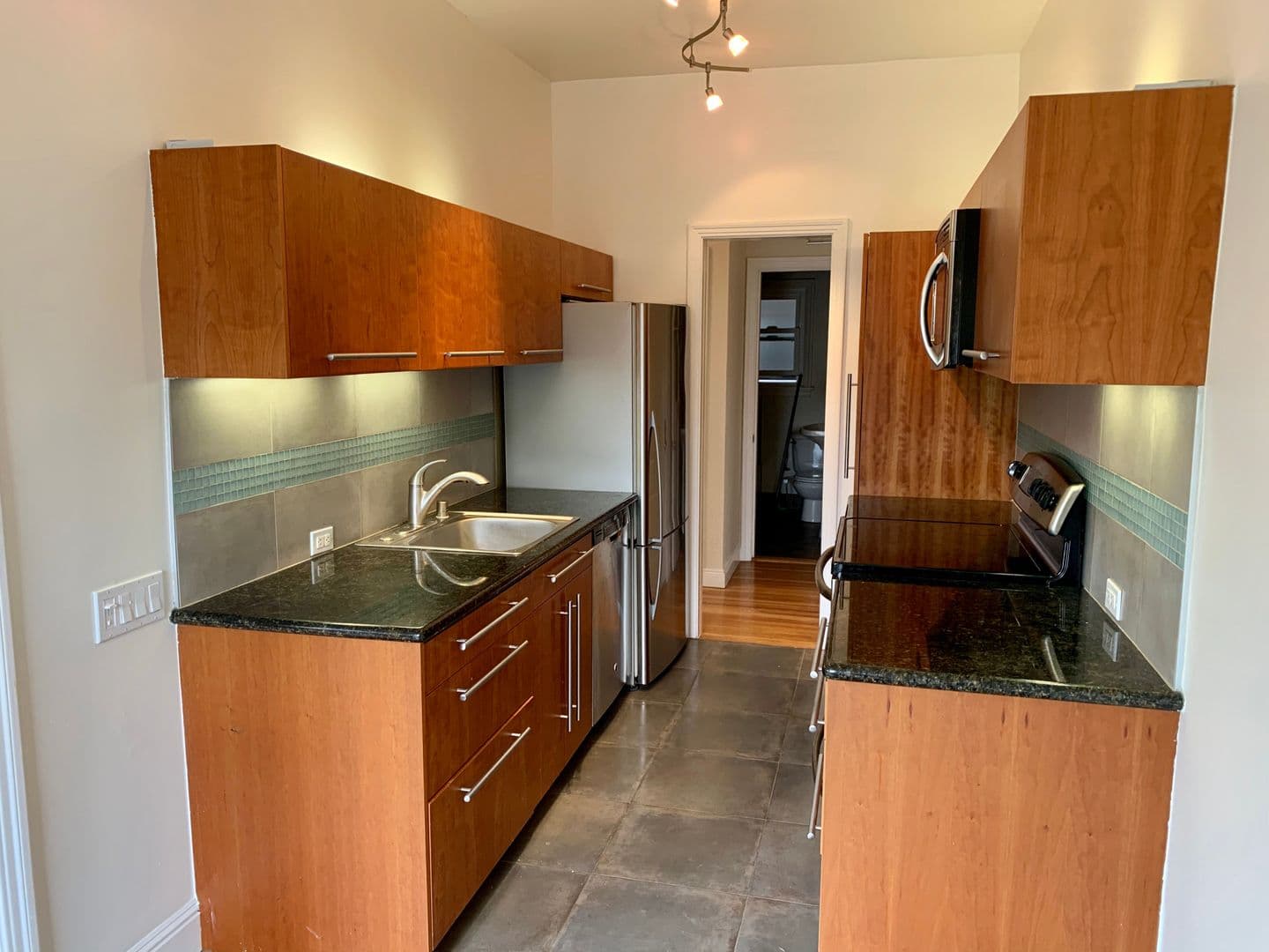 Oakland Apartment: 507 Forest Street