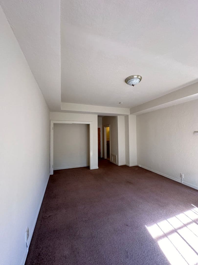 Oakland Apartment: 2501 Ivy Dr