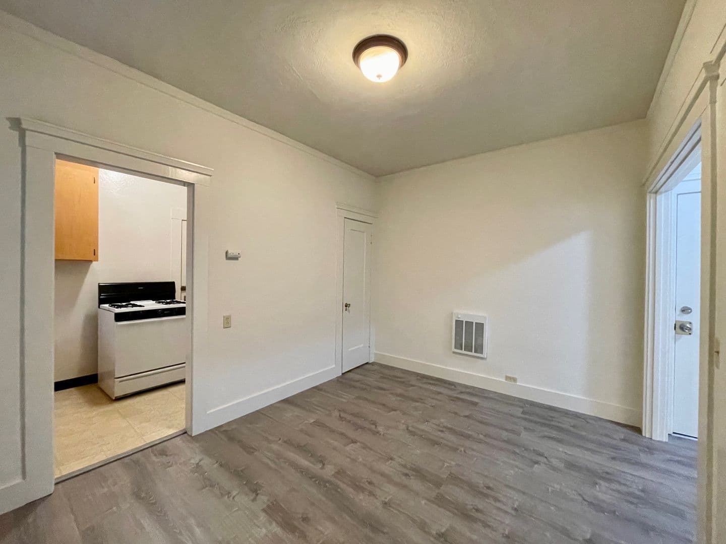 Oakland Apartment: 359 Grand Ave.