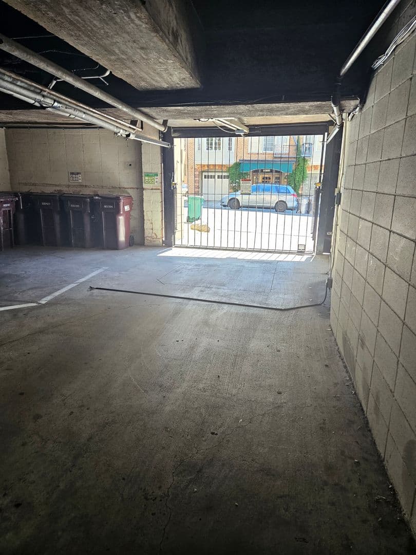 Oakland Apartment: 443 Lee St.