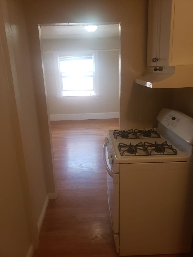 Oakland Apartment: 546 Merrimac St