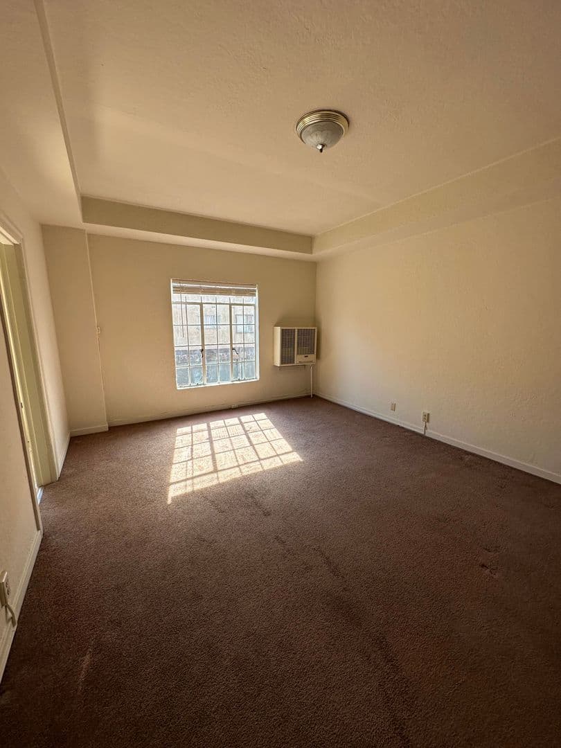 Oakland Apartment: 2501 Ivy Dr