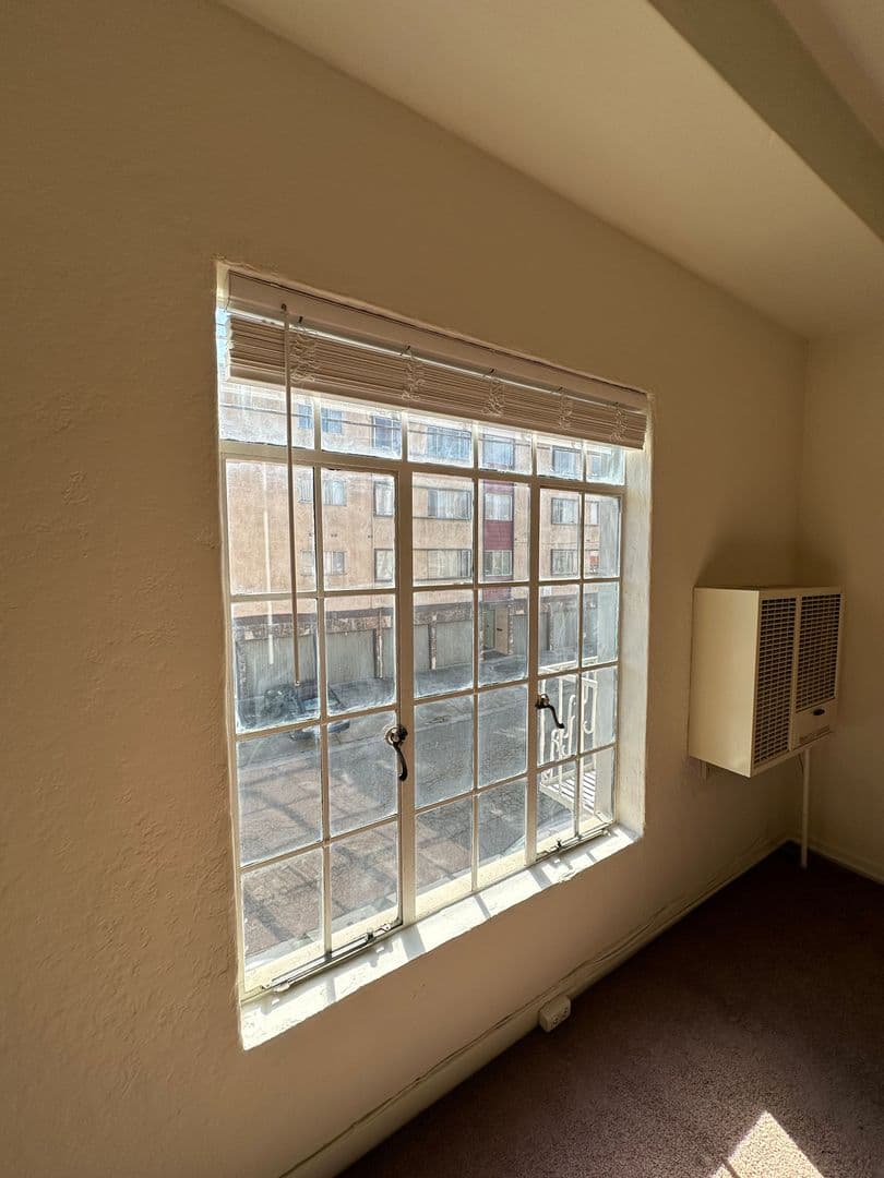 Oakland Apartment: 2501 Ivy Dr