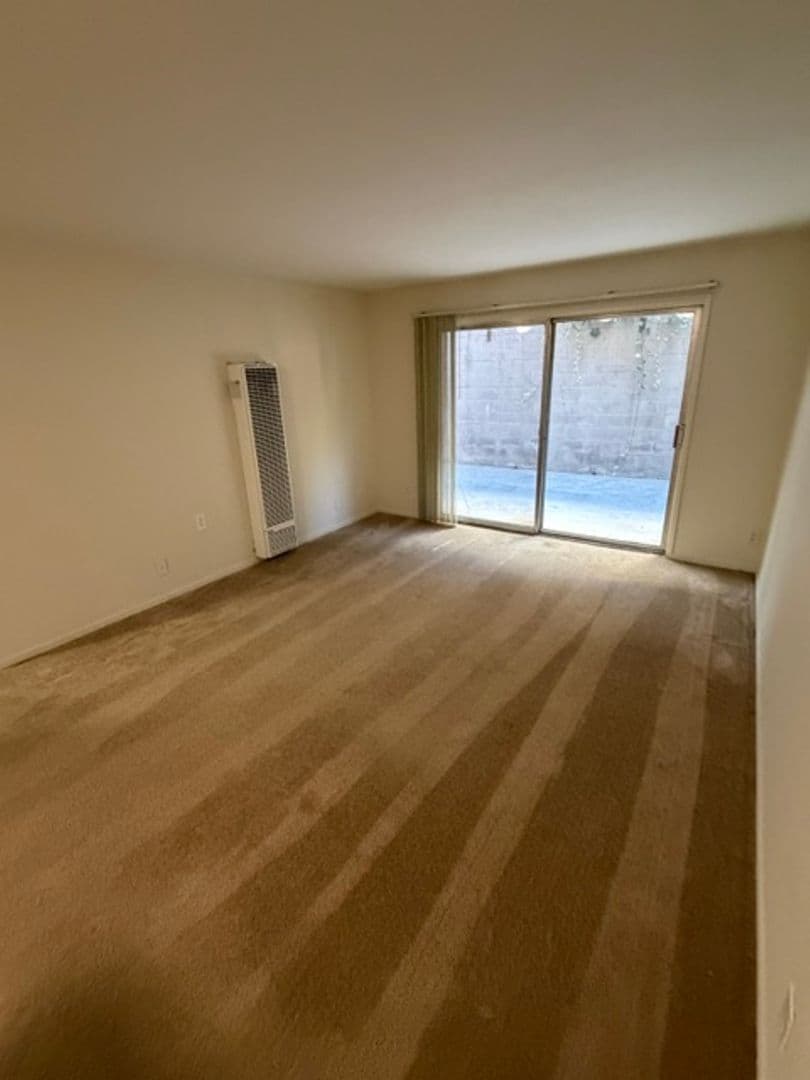 Oakland Apartment: 407 Fairmount Ave