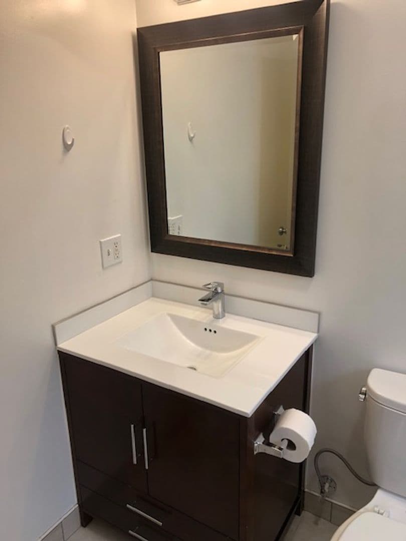 Oakland Apartment: 937 International Blvd
