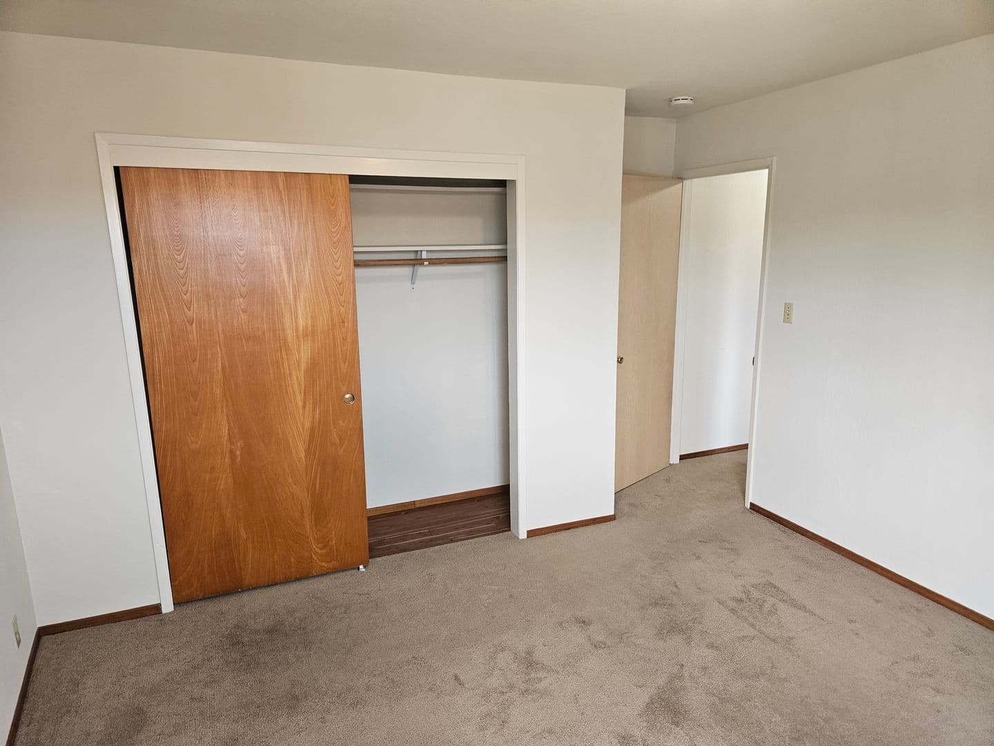 Oakland Apartment: 2500 Ivy Dr.