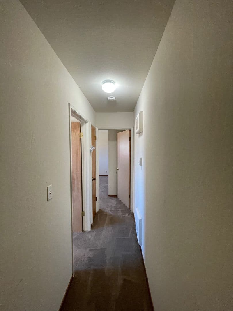 Oakland Apartment: 2500 Ivy Dr.