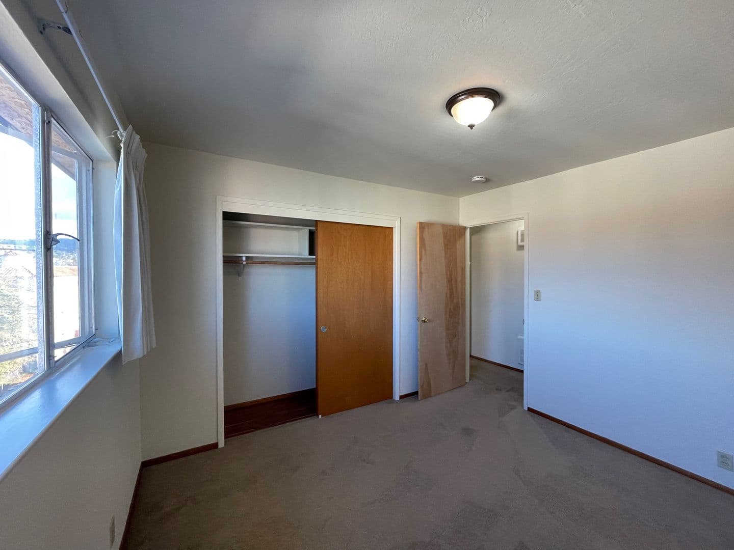 Oakland Apartment: 2500 Ivy Dr.
