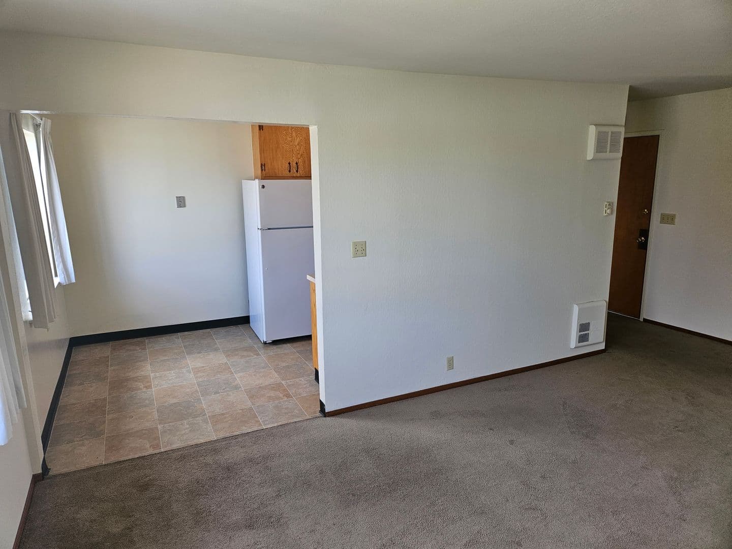 Oakland Apartment: 2500 Ivy Dr.