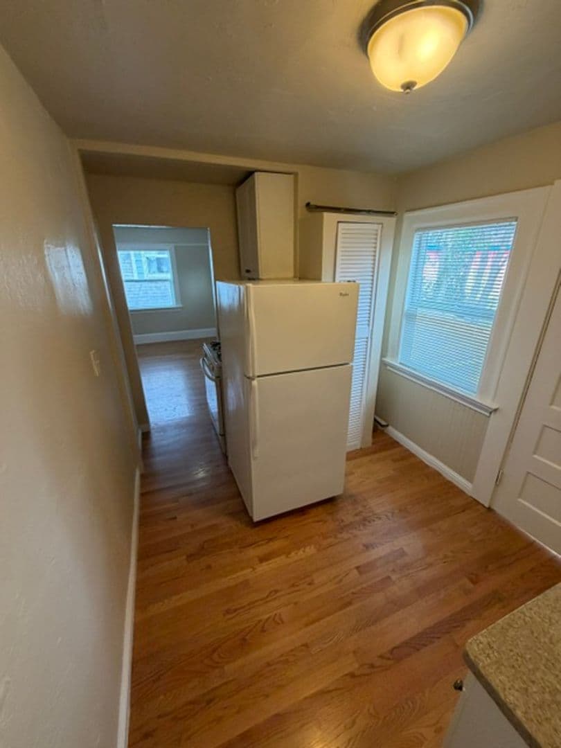 Oakland Apartment: 546 Merrimac St