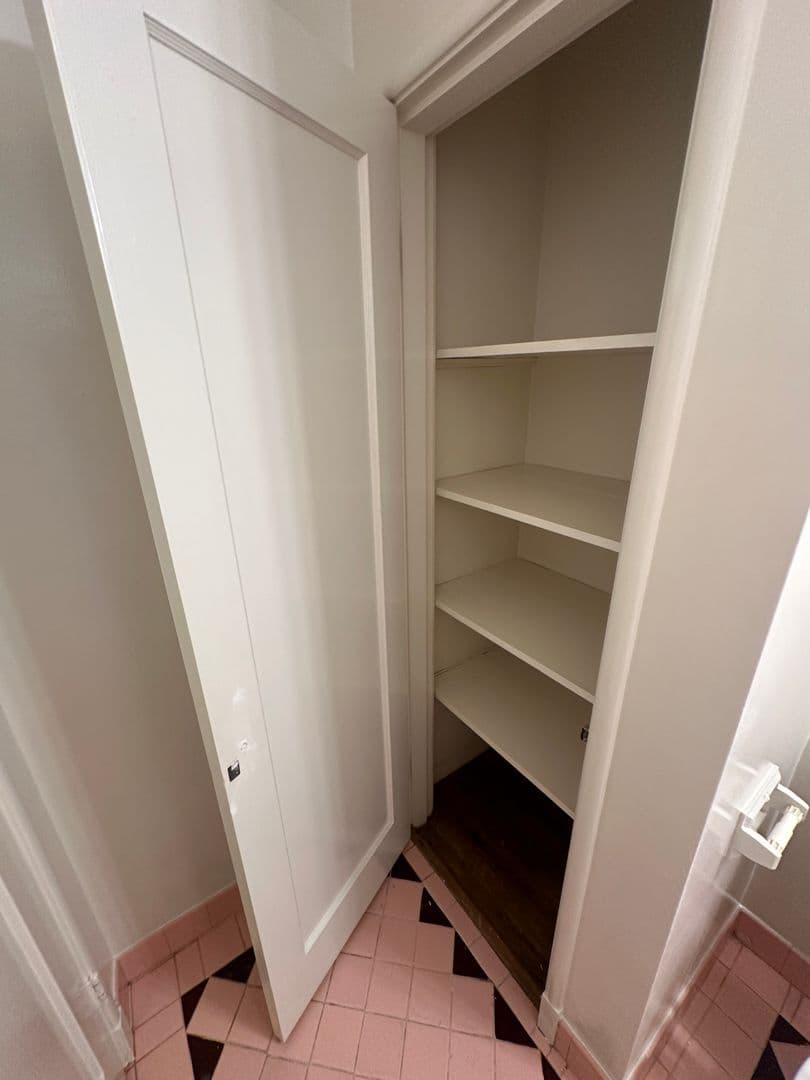 Oakland Apartment: 1939 East 29th Street