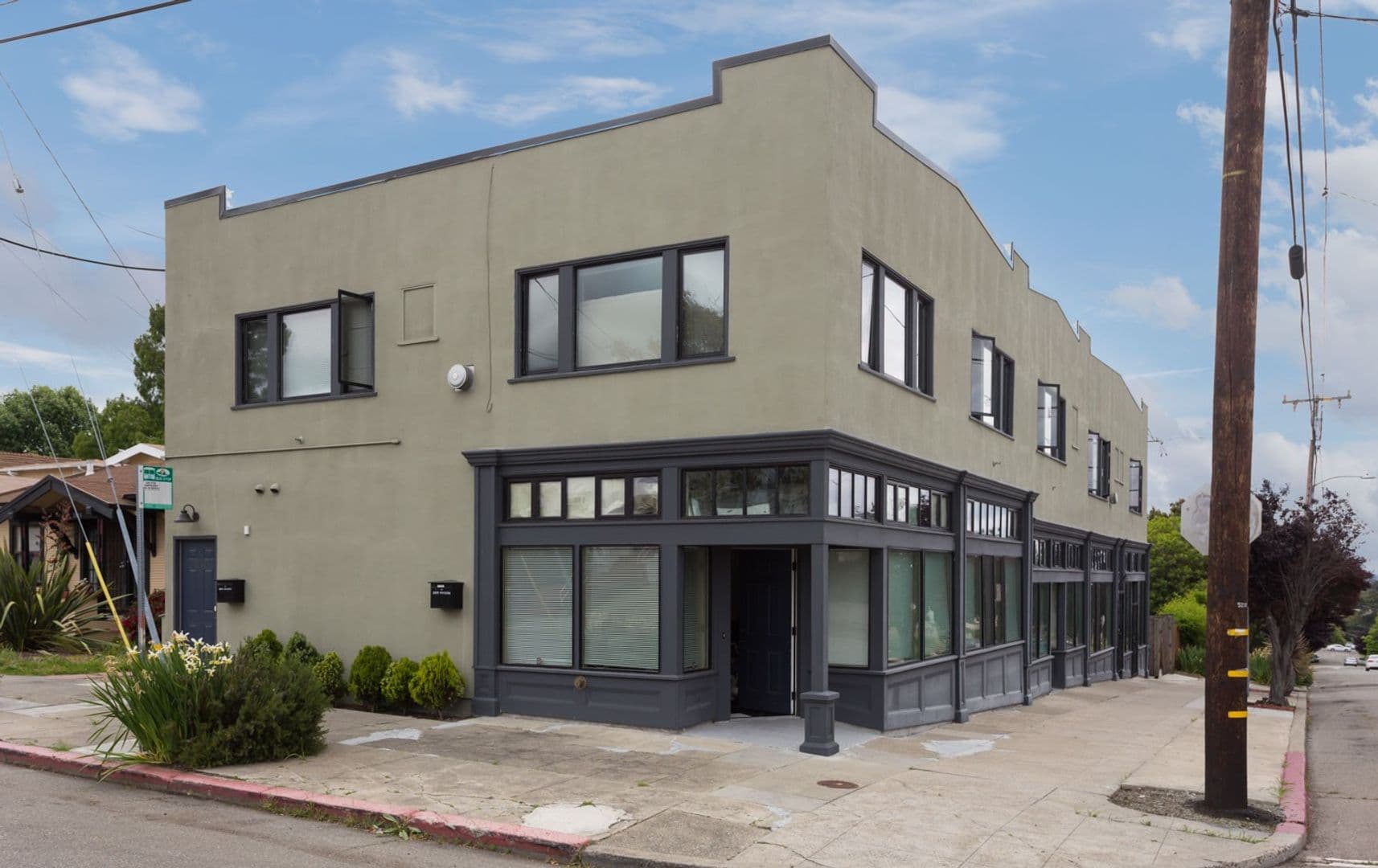 Oakland Apartment: 2800 Madera Ave