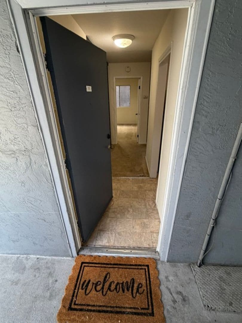 Oakland Apartment: 407 Fairmount Ave