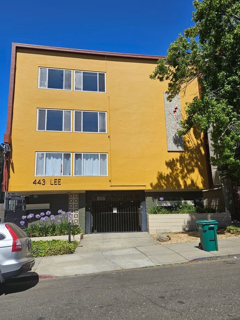 Oakland Apartment: 443 Lee St.