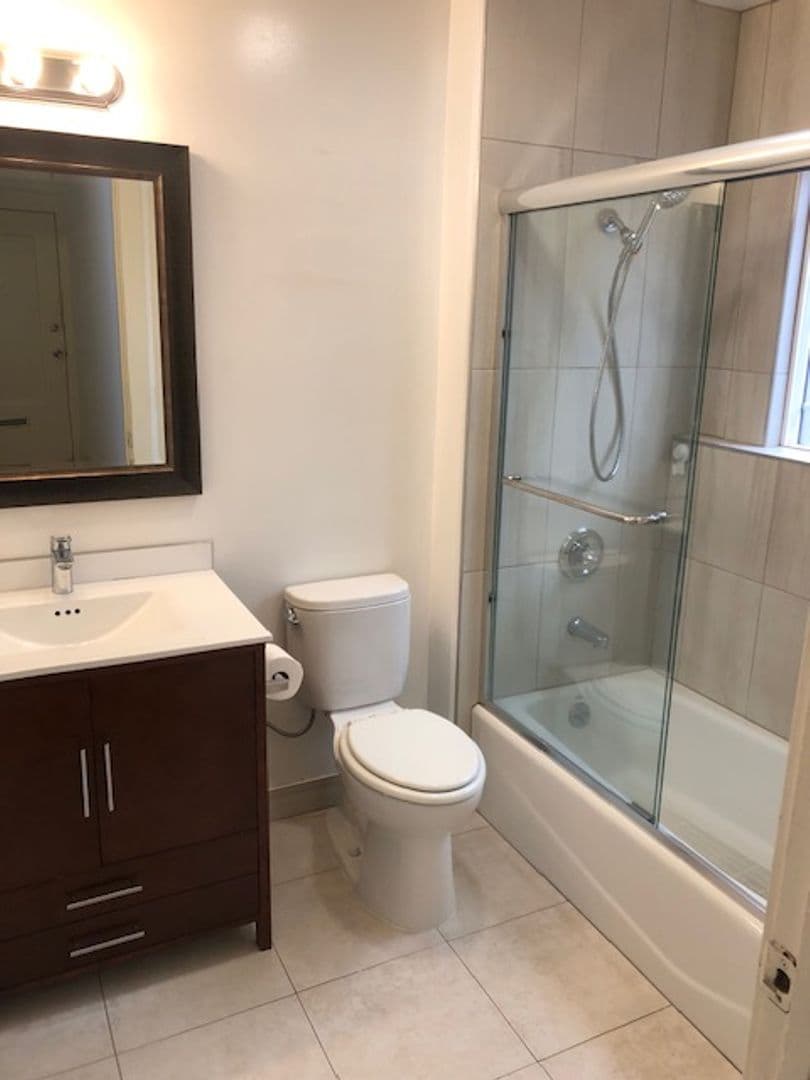Oakland Apartment: 937 International Blvd