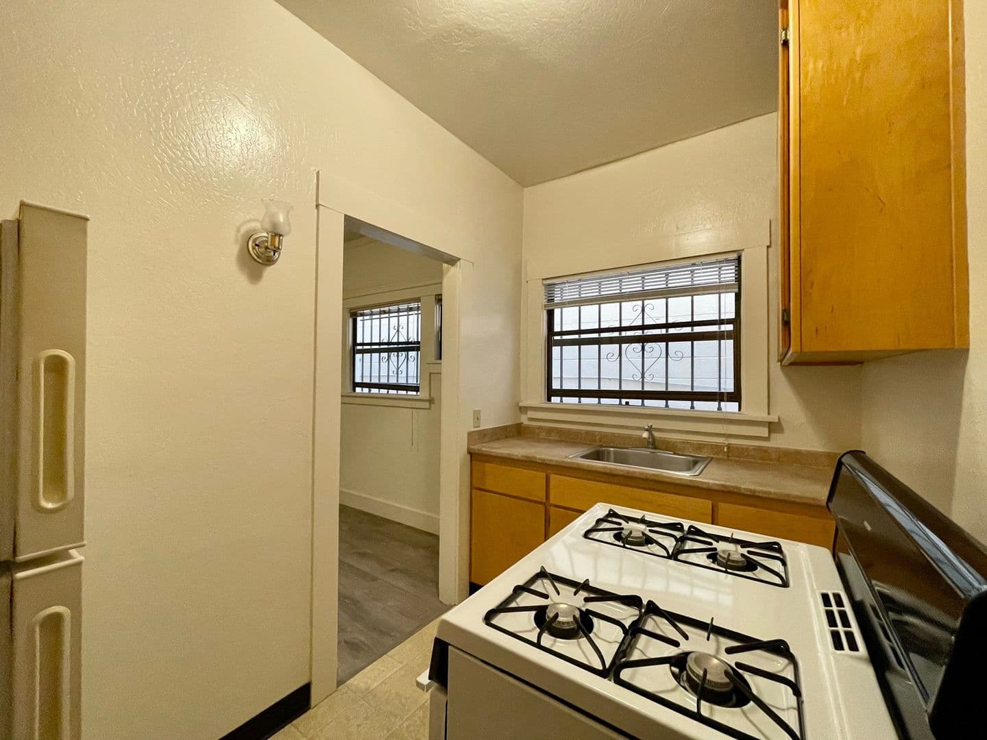 Oakland Apartment: 359 Grand Ave.