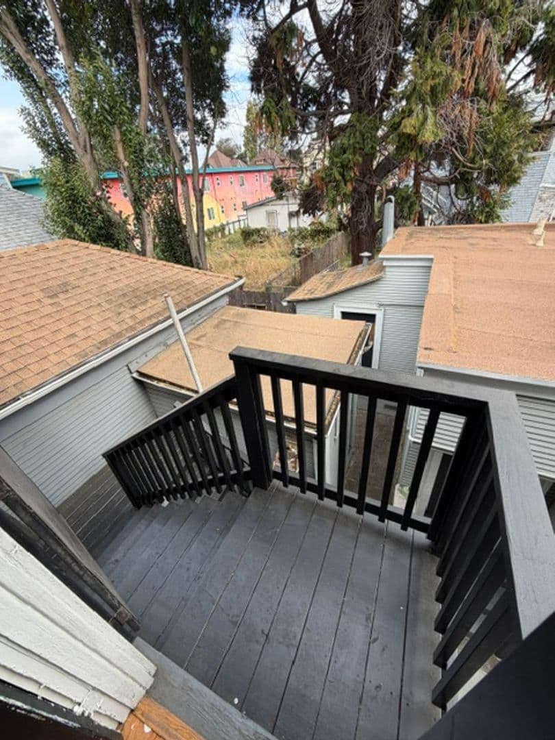 Oakland Apartment: 546 Merrimac St