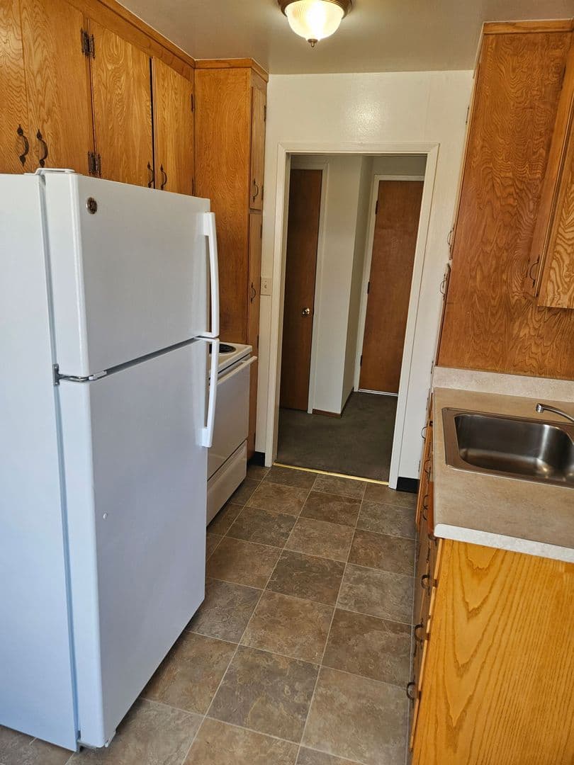 Oakland Apartment: 2500 Ivy Dr.