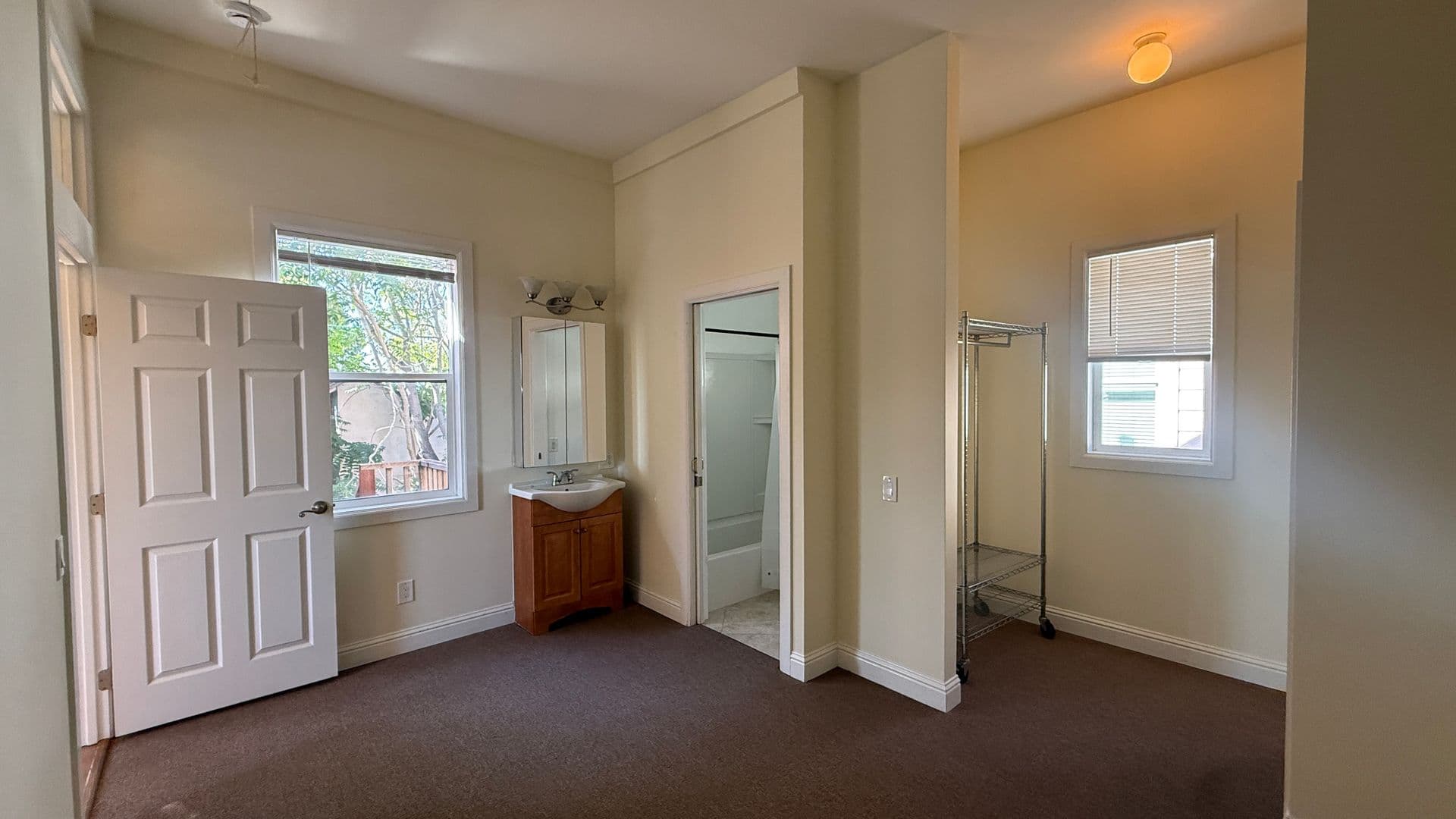Oakland Apartment: 1531-1533 9th St
