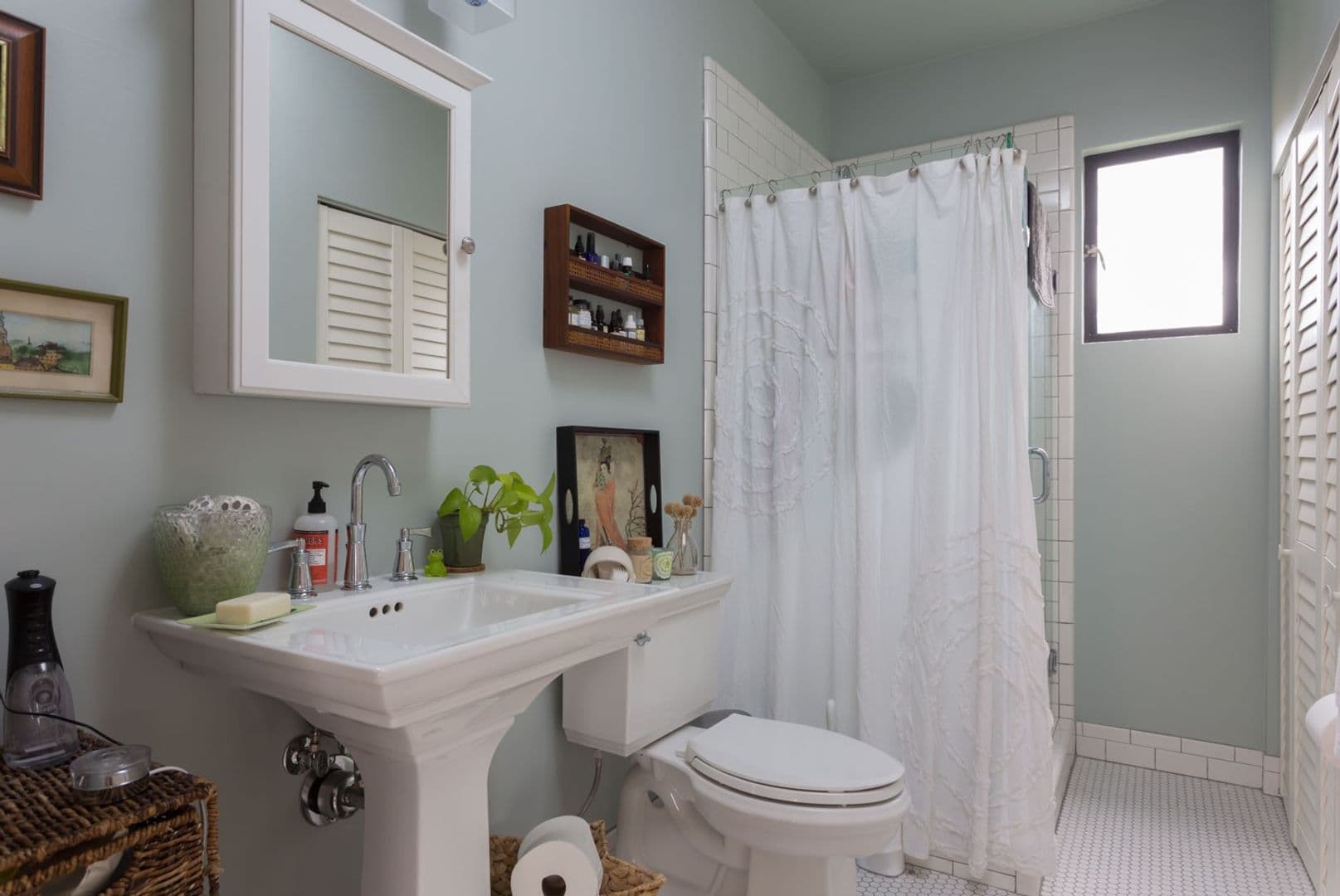 Oakland Apartment: 2800 Madera Ave
