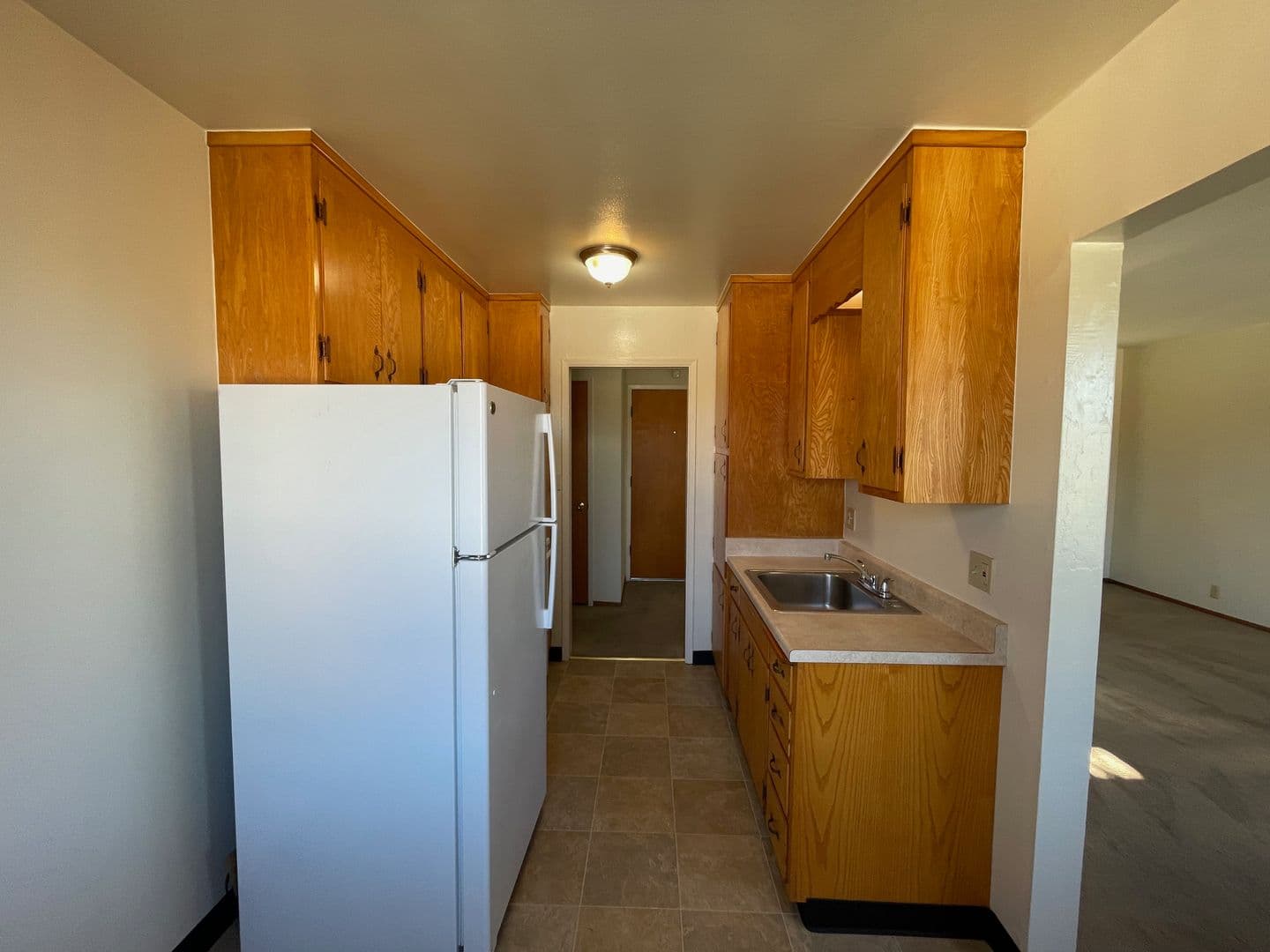 Oakland Apartment: 2500 Ivy Dr.