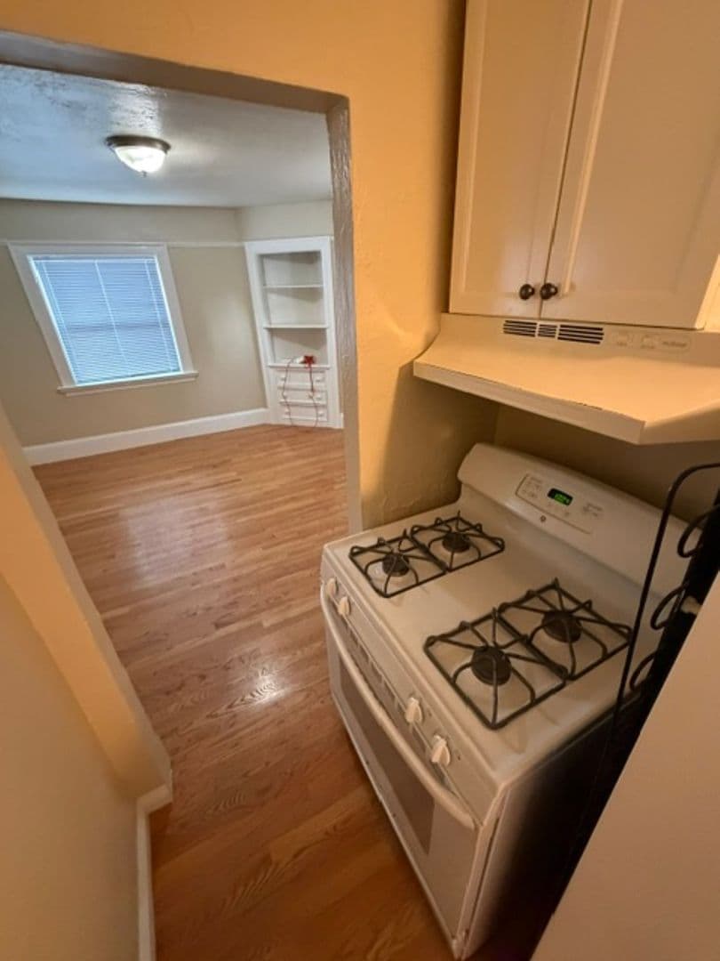 Oakland Apartment: 546 Merrimac St
