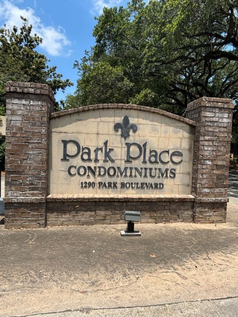 Baton Rouge Condo: 1290 Park Blvd