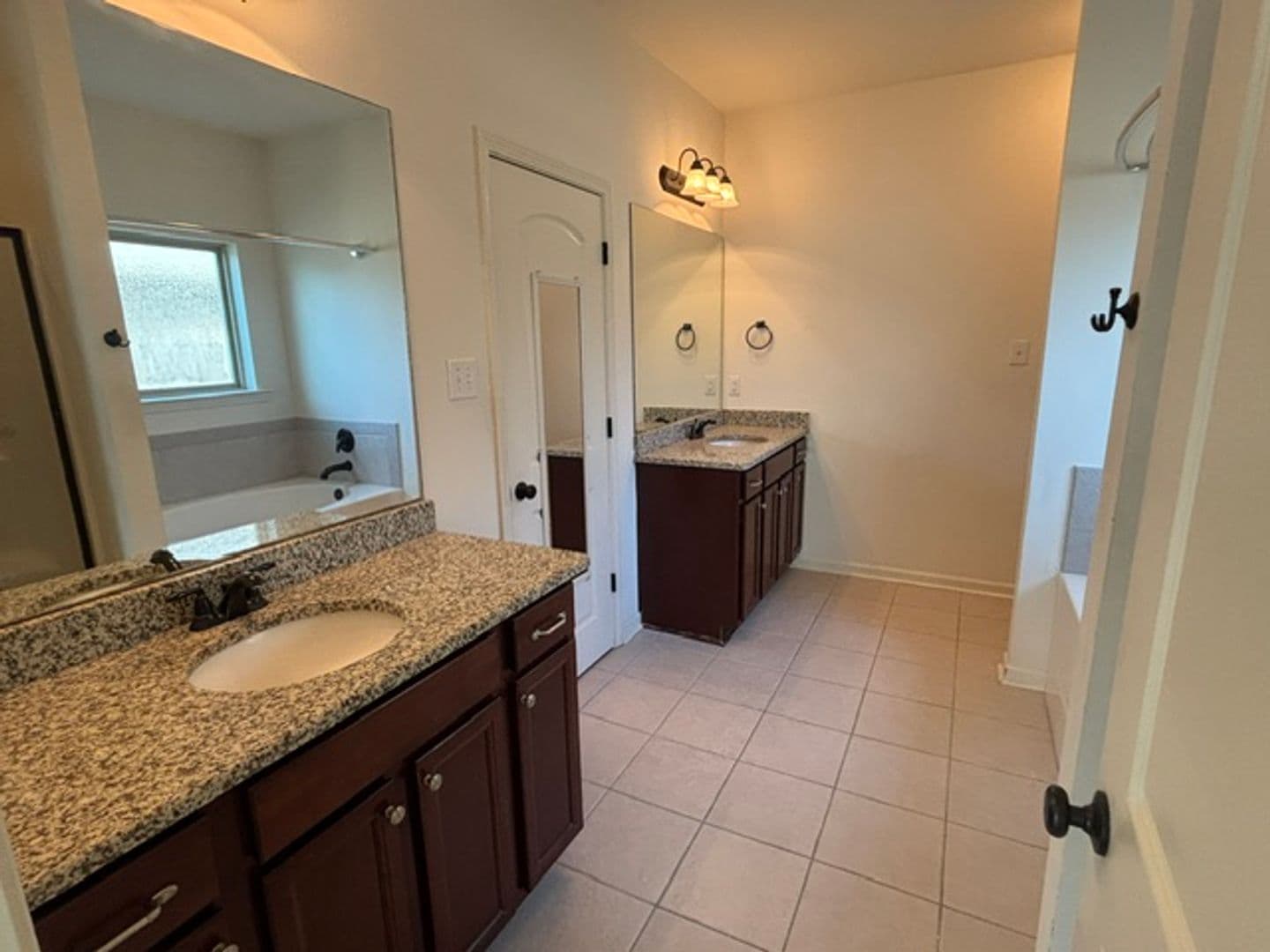 Prairieville House: 18328 Crows Nest Drive