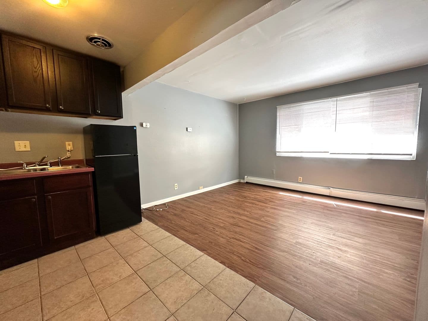 Milwaukee Apartment: 1456 N. Farwell Avenue