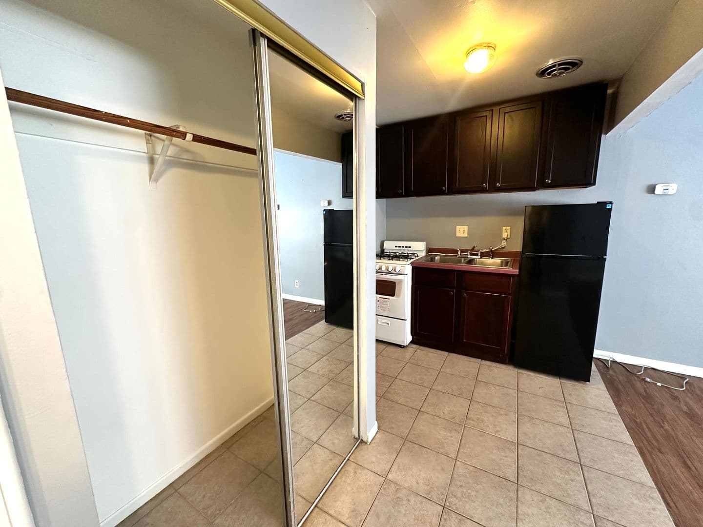 Milwaukee Apartment: 1456 N. Farwell Avenue