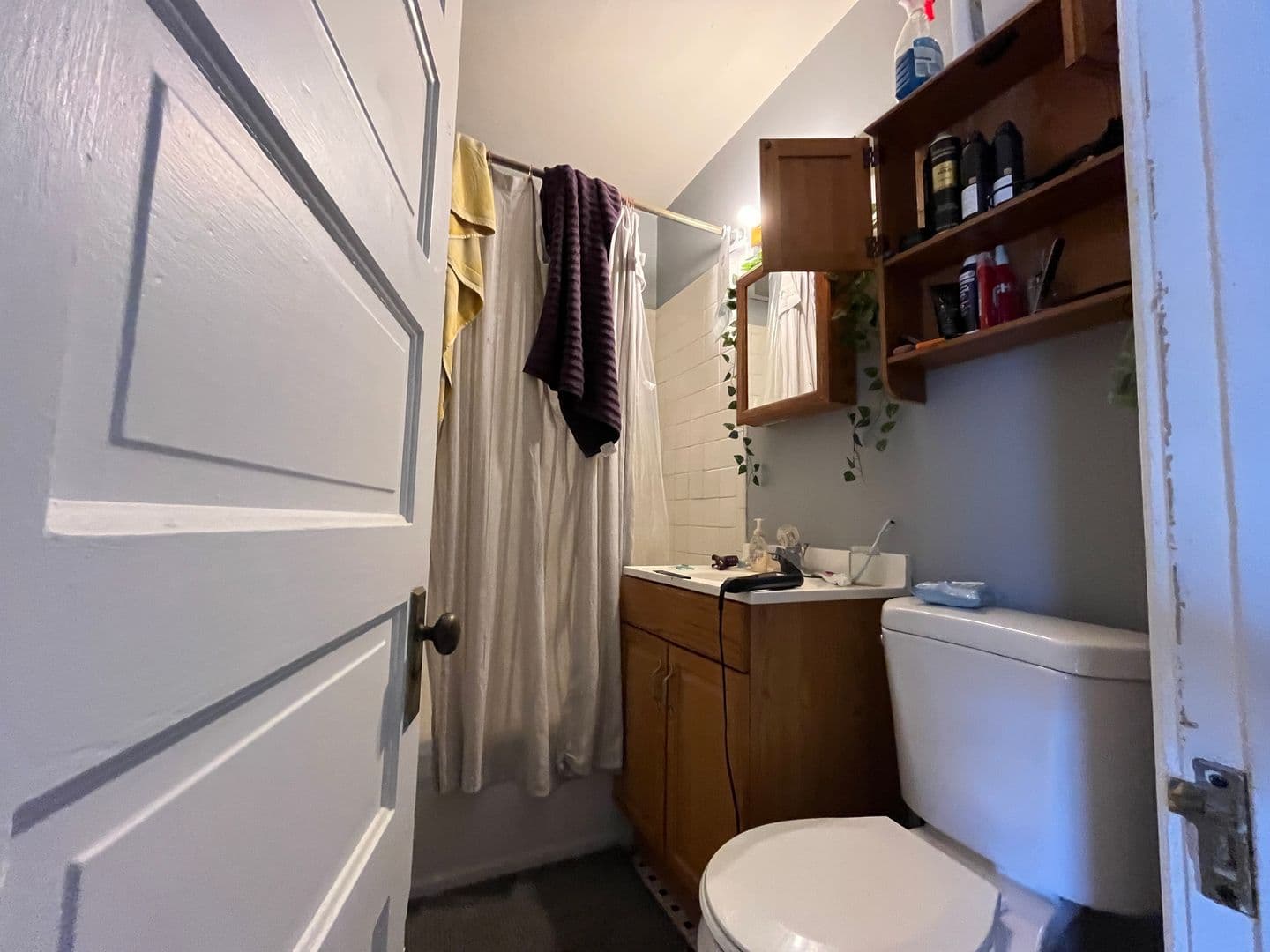 Milwaukee Apartment: 1830 N. Oakland Ave.